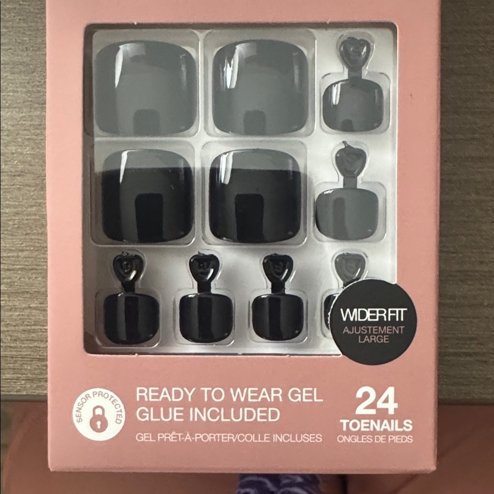 Black Toenails - 24 Ready-to-Wear Gel Toenails - Picture 2 of 3